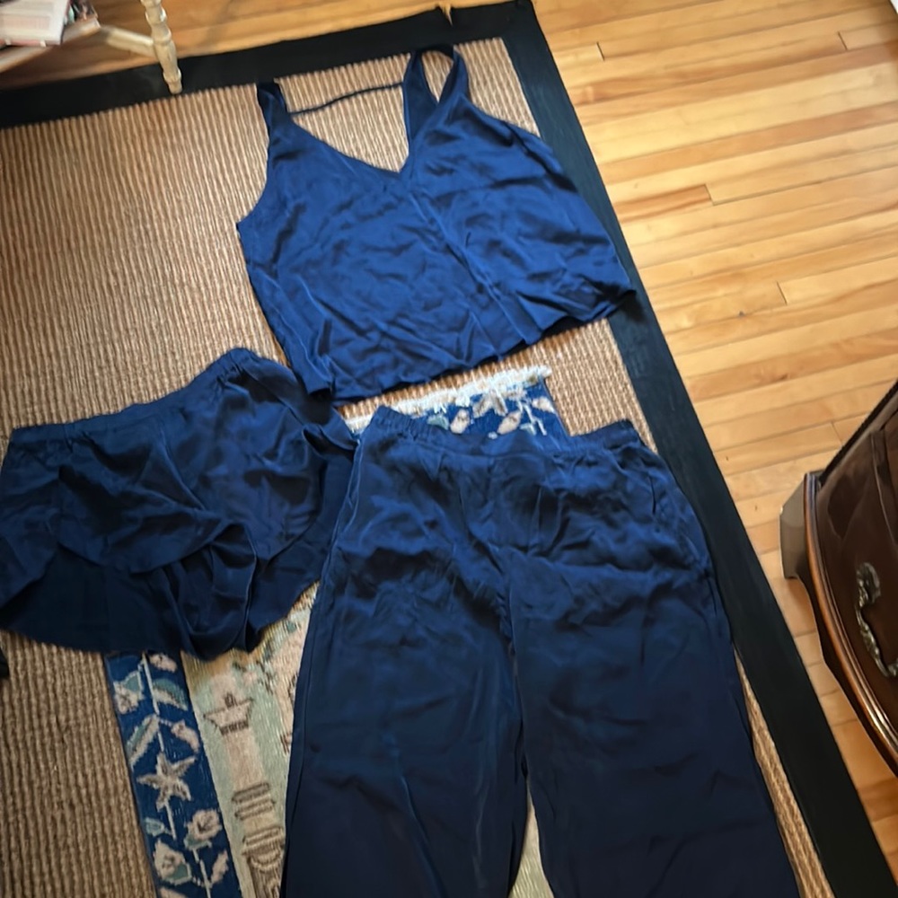 Lunya 3 piece blue silk pajama set shorts tank and pants L